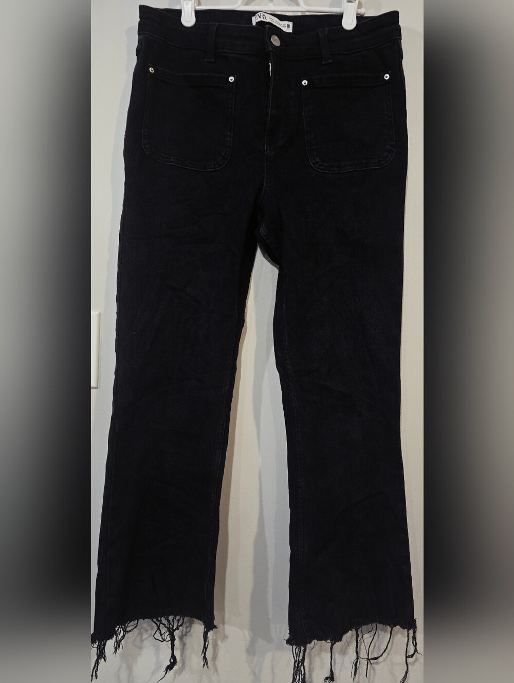Zara Women's Black Cropped Straight Jeans. Frayed Hem. High Rise Women's 10